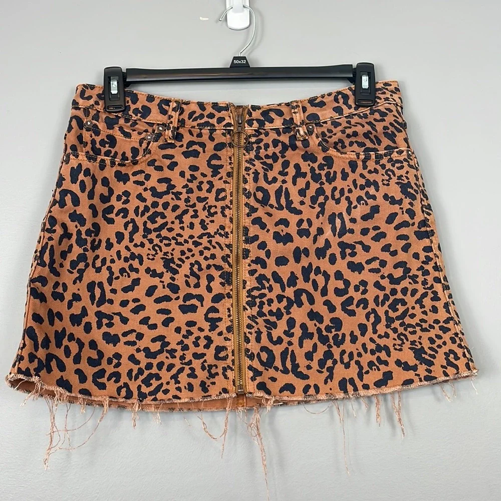 Free People. We The Free Zip It Up Leopard Print Denim Mini Skirt. Size 30